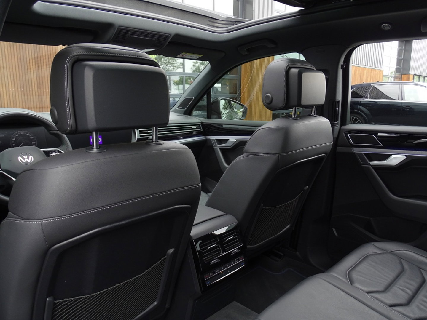 Volkswagen Touareg 3.0 e-Hybrid 462PK 4-Motion R / Massage / Dynaudio / 360°