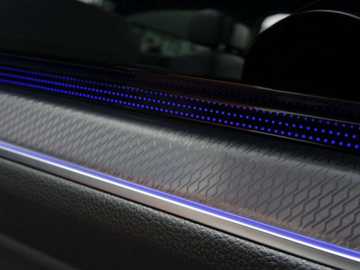Volkswagen Touareg 3.0 e-Hybrid 462PK 4-Motion R / Massage / Dynaudio / 360°
