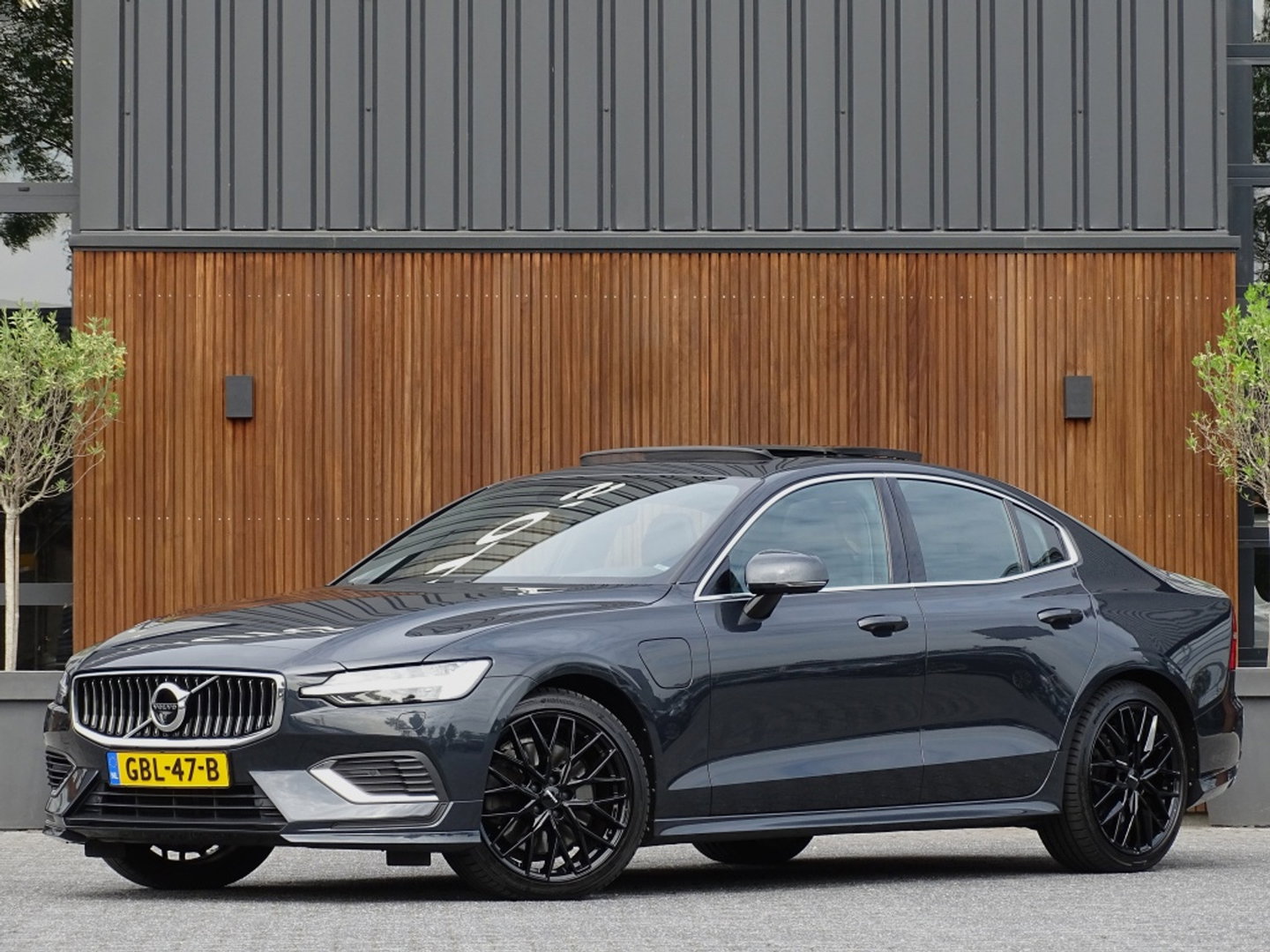 Volvo S60 T8 390PK TE / R-Design / Bowers&Wilkins / 360° / LED