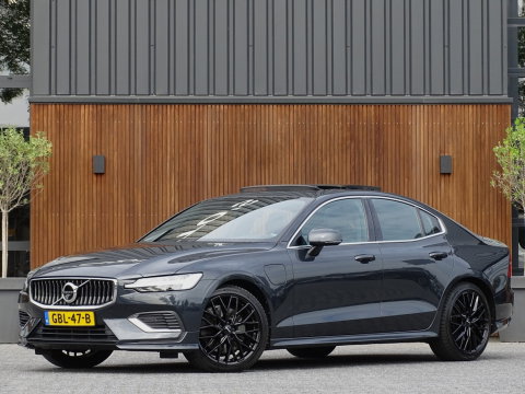 Volvo S60 T8 390PK TE / R-Design / Bowers&Wilkins / 360° / LED