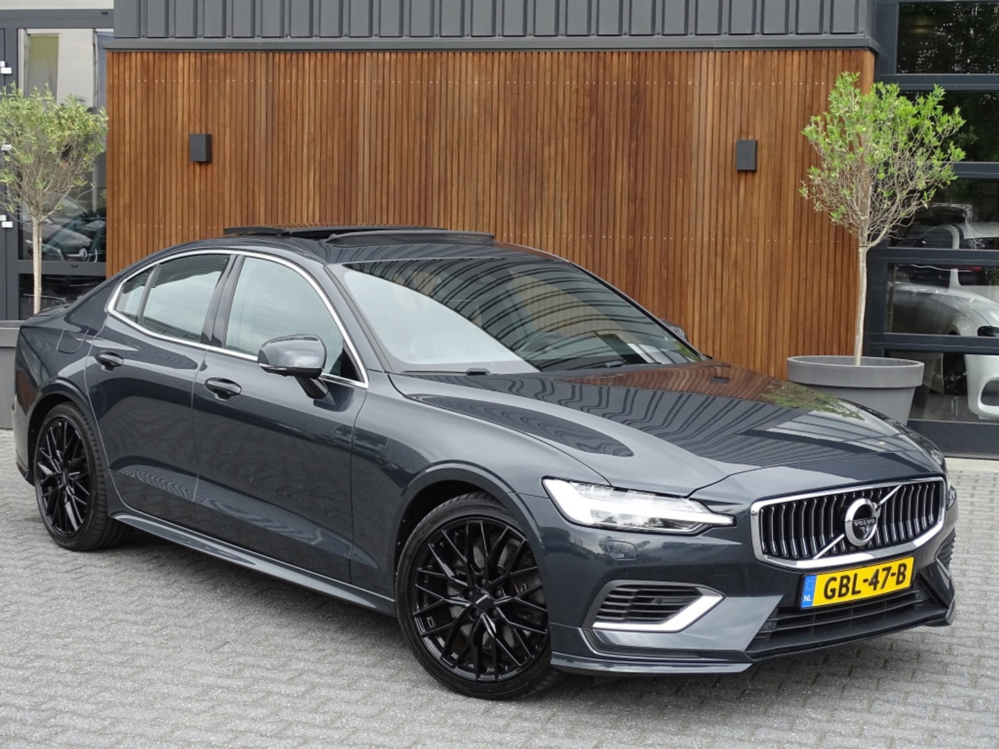 Volvo S60 T8 390PK TE / R-Design / Bowers&Wilkins / 360° / LED