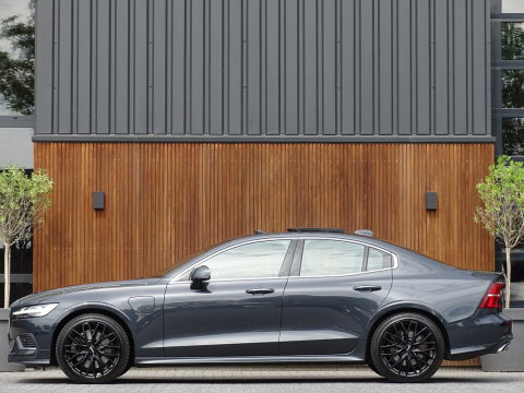 Volvo S60 T8 390PK TE / R-Design / Bowers&Wilkins / 360° / LED