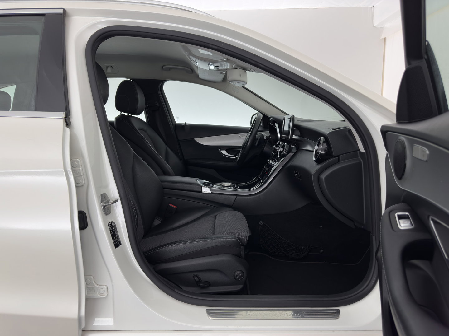 Mercedes-Benz C-Klasse Estate 200 CDI Business Solution Aut. *FULL-LED | LEATHER-FABRIC | FULL-LED | NAVI-FULLMAP | CAMERA | HEATED-SPORTSEATS | SHIFTPADDLES | CRUISE | KEYLESS | TOWBAR | 17''ALU*