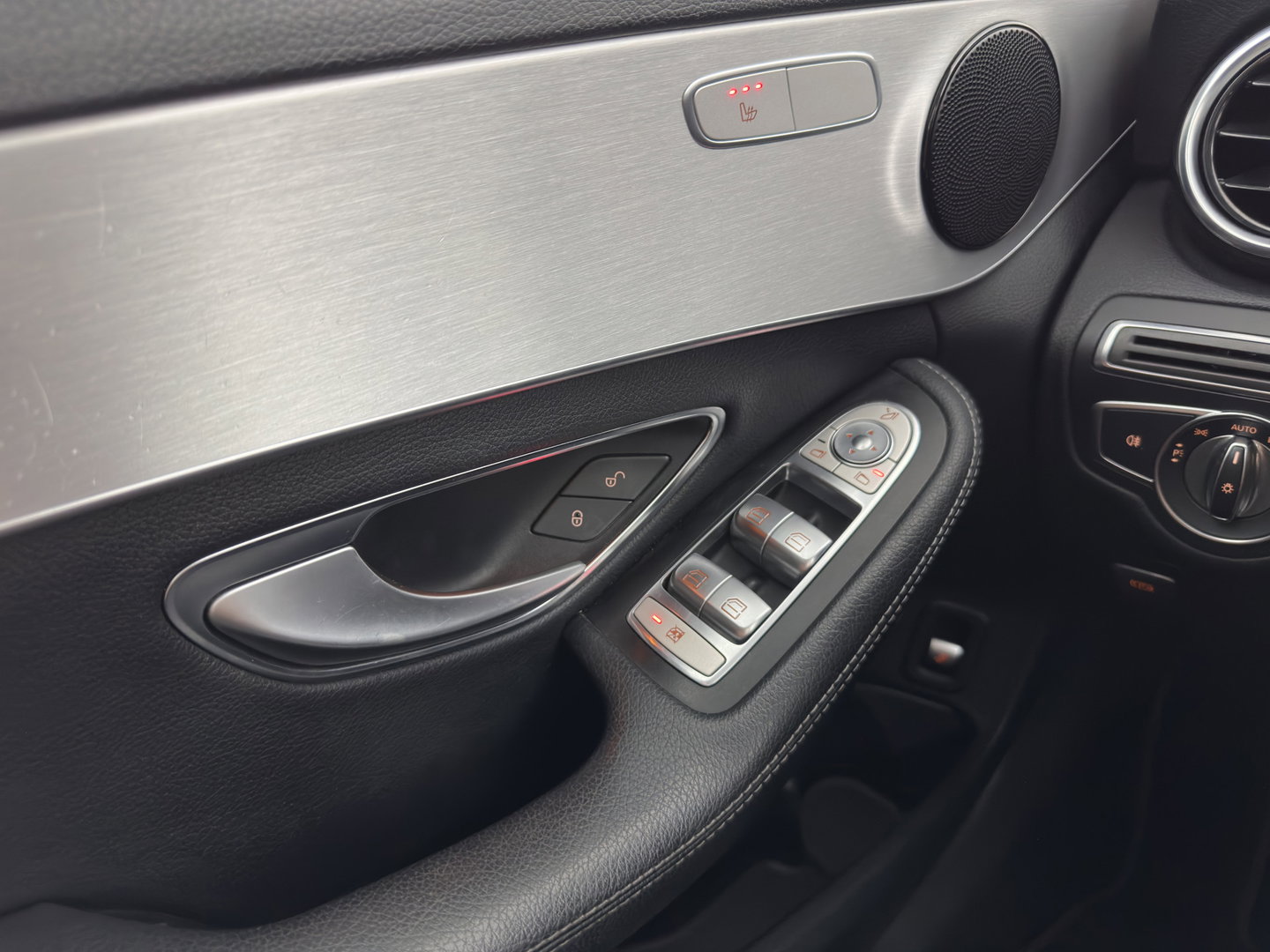 Mercedes-Benz C-Klasse Estate 200 CDI Business Solution Aut. *FULL-LED | LEATHER-FABRIC | FULL-LED | NAVI-FULLMAP | CAMERA | HEATED-SPORTSEATS | SHIFTPADDLES | CRUISE | KEYLESS | TOWBAR | 17''ALU*