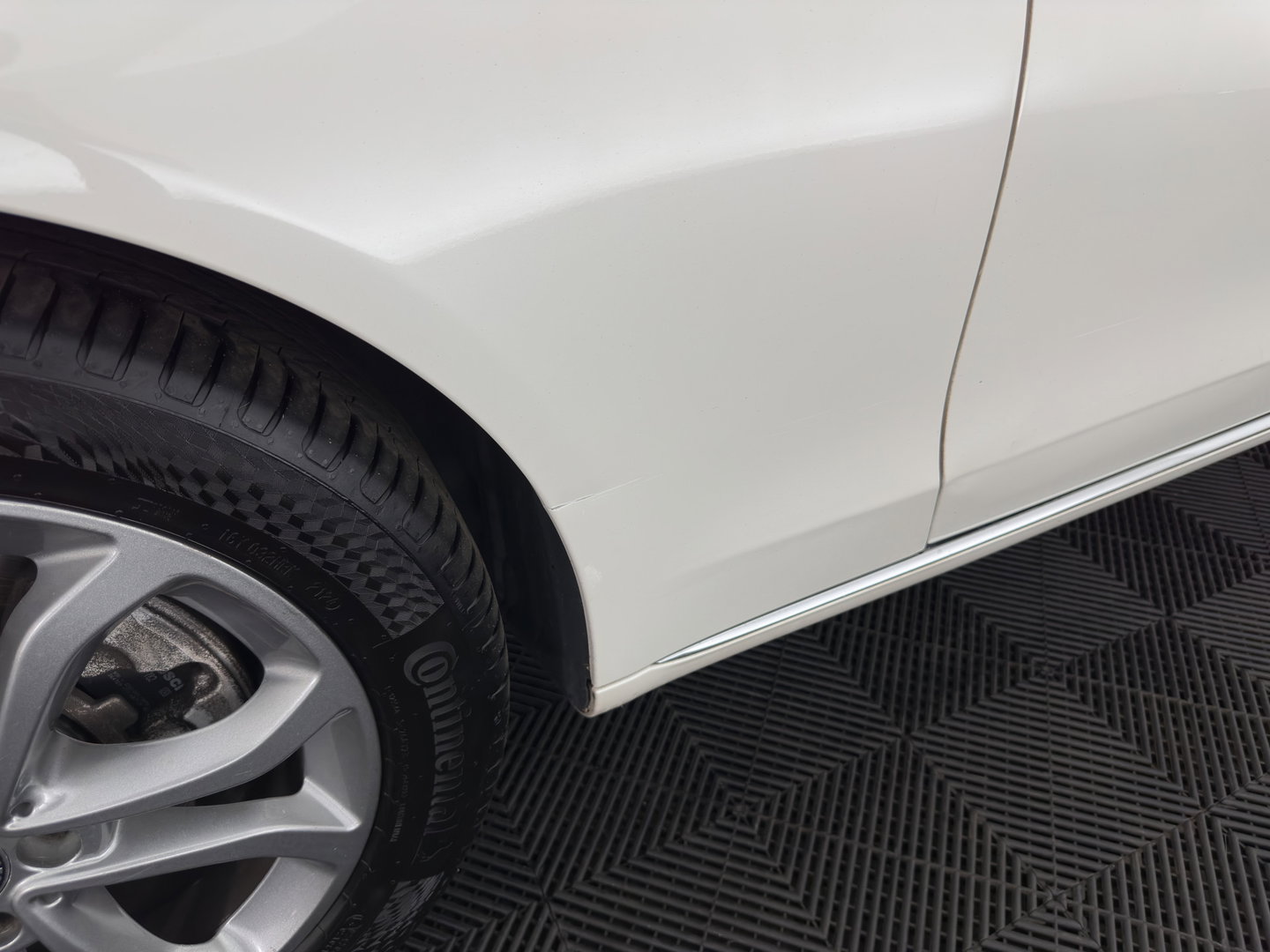 Mercedes-Benz C-Klasse Estate 200 CDI Business Solution Aut. *FULL-LED | LEATHER-FABRIC | FULL-LED | NAVI-FULLMAP | CAMERA | HEATED-SPORTSEATS | SHIFTPADDLES | CRUISE | KEYLESS | TOWBAR | 17''ALU*