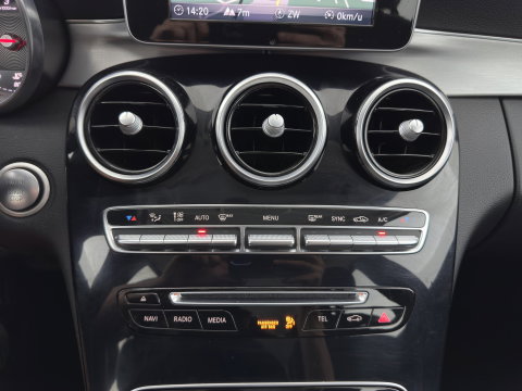 Mercedes-Benz C-Klasse Estate 200 CDI Business Solution Aut. *FULL-LED | LEATHER-FABRIC | FULL-LED | NAVI-FULLMAP | CAMERA | HEATED-SPORTSEATS | SHIFTPADDLES | CRUISE | KEYLESS | TOWBAR | 17''ALU*