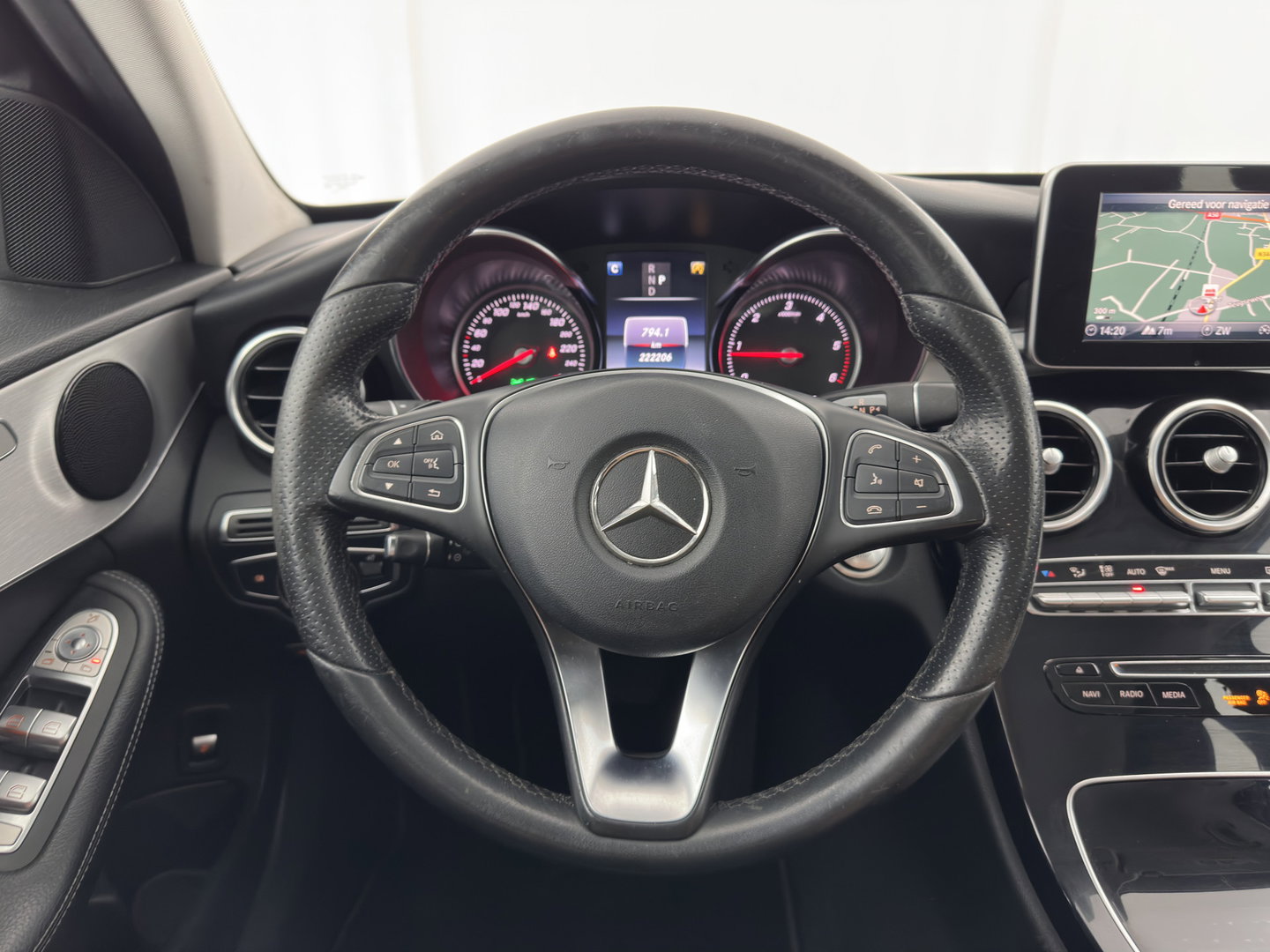 Mercedes-Benz C-Klasse Estate 200 CDI Business Solution Aut. *FULL-LED | LEATHER-FABRIC | FULL-LED | NAVI-FULLMAP | CAMERA | HEATED-SPORTSEATS | SHIFTPADDLES | CRUISE | KEYLESS | TOWBAR | 17''ALU*