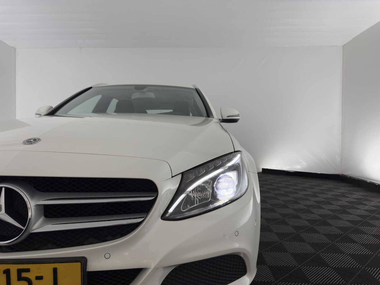 Mercedes-Benz C-Klasse Estate 200 CDI Business Solution Aut. *FULL-LED | LEATHER-FABRIC | FULL-LED | NAVI-FULLMAP | CAMERA | HEATED-SPORTSEATS | SHIFTPADDLES | CRUISE | KEYLESS | TOWBAR | 17''ALU*
