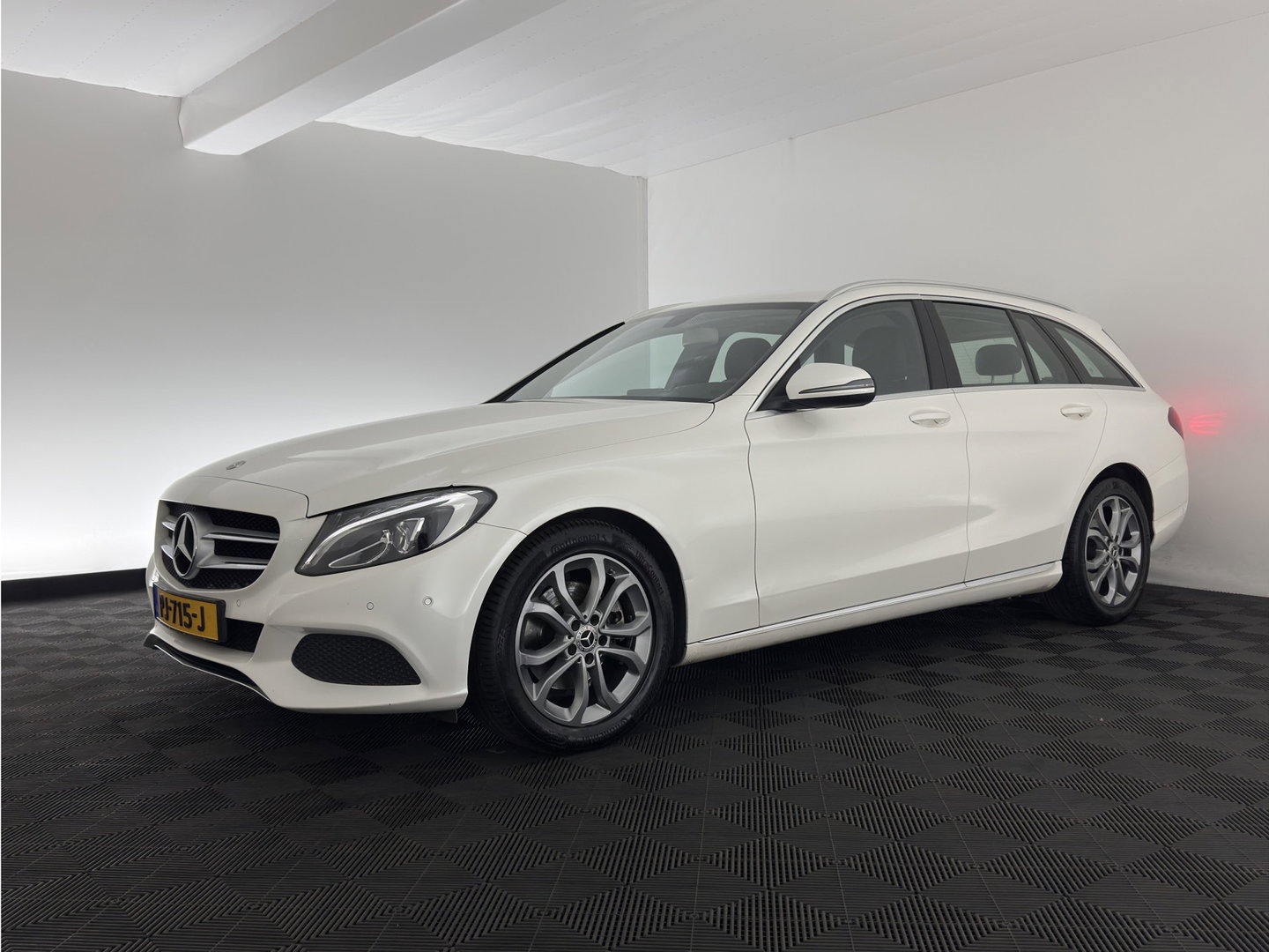 Mercedes-Benz C-Klasse Estate 200 CDI Business Solution Aut. *FULL-LED | LEATHER-FABRIC | FULL-LED | NAVI-FULLMAP | CAMERA | HEATED-SPORTSEATS | SHIFTPADDLES | CRUISE | KEYLESS | TOWBAR | 17''ALU*
