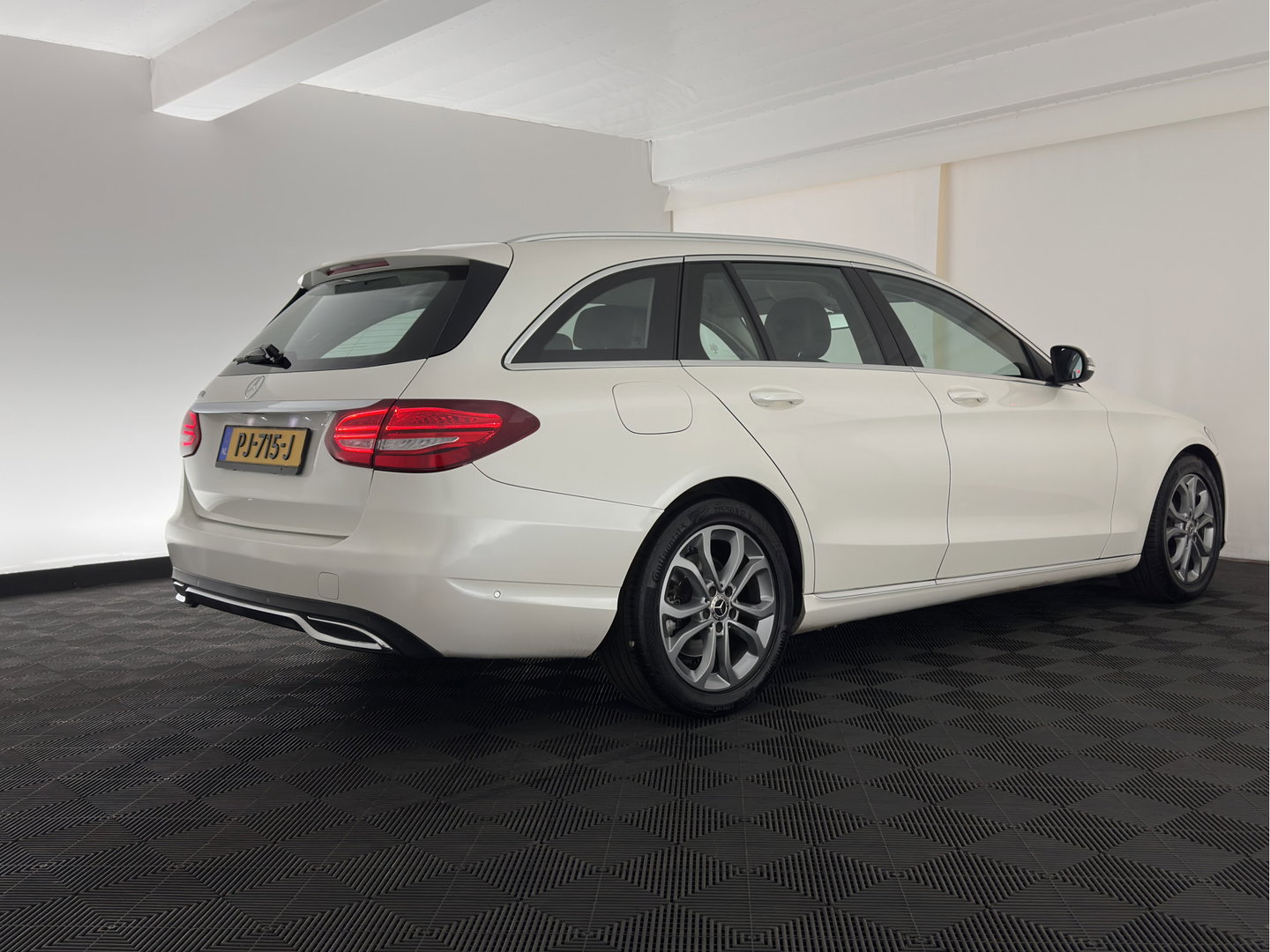 Mercedes-Benz C-Klasse Estate 200 CDI Business Solution Aut. *FULL-LED | LEATHER-FABRIC | FULL-LED | NAVI-FULLMAP | CAMERA | HEATED-SPORTSEATS | SHIFTPADDLES | CRUISE | KEYLESS | TOWBAR | 17''ALU*