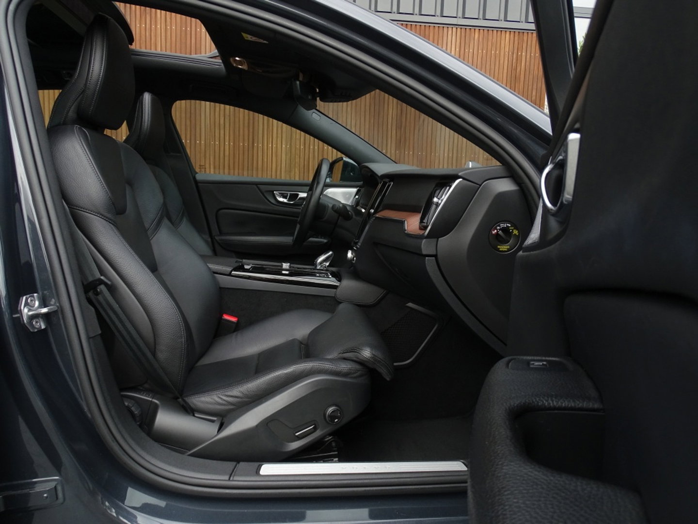 Volvo S60 T8 390PK TE / R-Design / Bowers&Wilkins / 360° / LED
