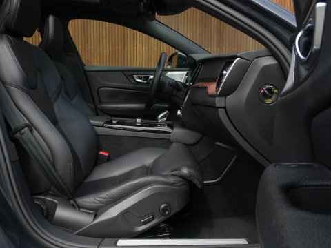 Volvo S60 T8 390PK TE / R-Design / Bowers&Wilkins / 360° / LED