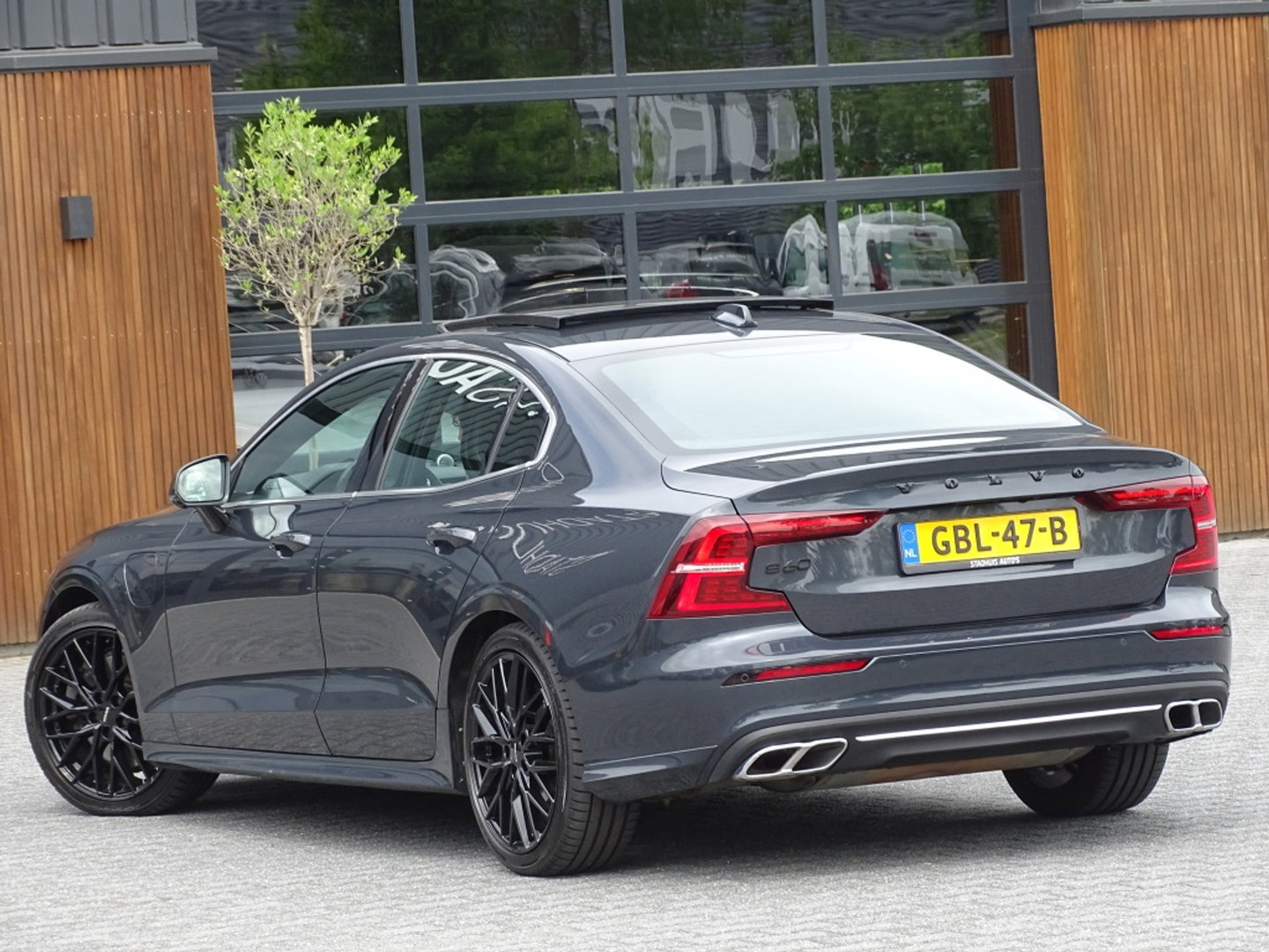 Volvo S60 T8 390PK TE / R-Design / Bowers&Wilkins / 360° / LED