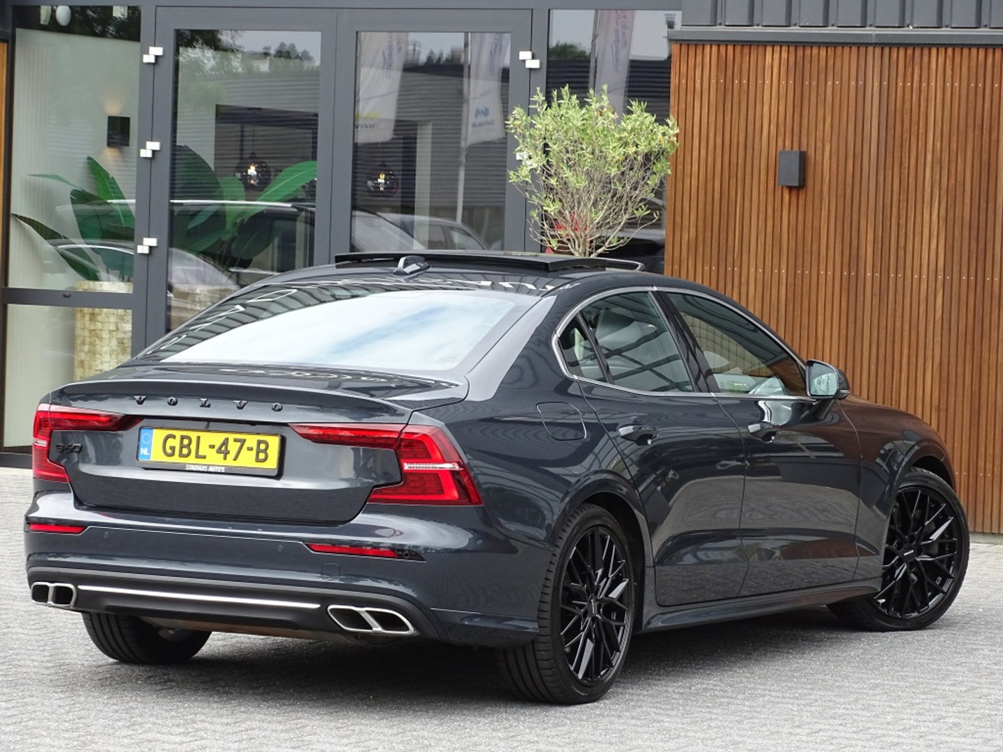 Volvo S60 T8 390PK TE / R-Design / Bowers&Wilkins / 360° / LED