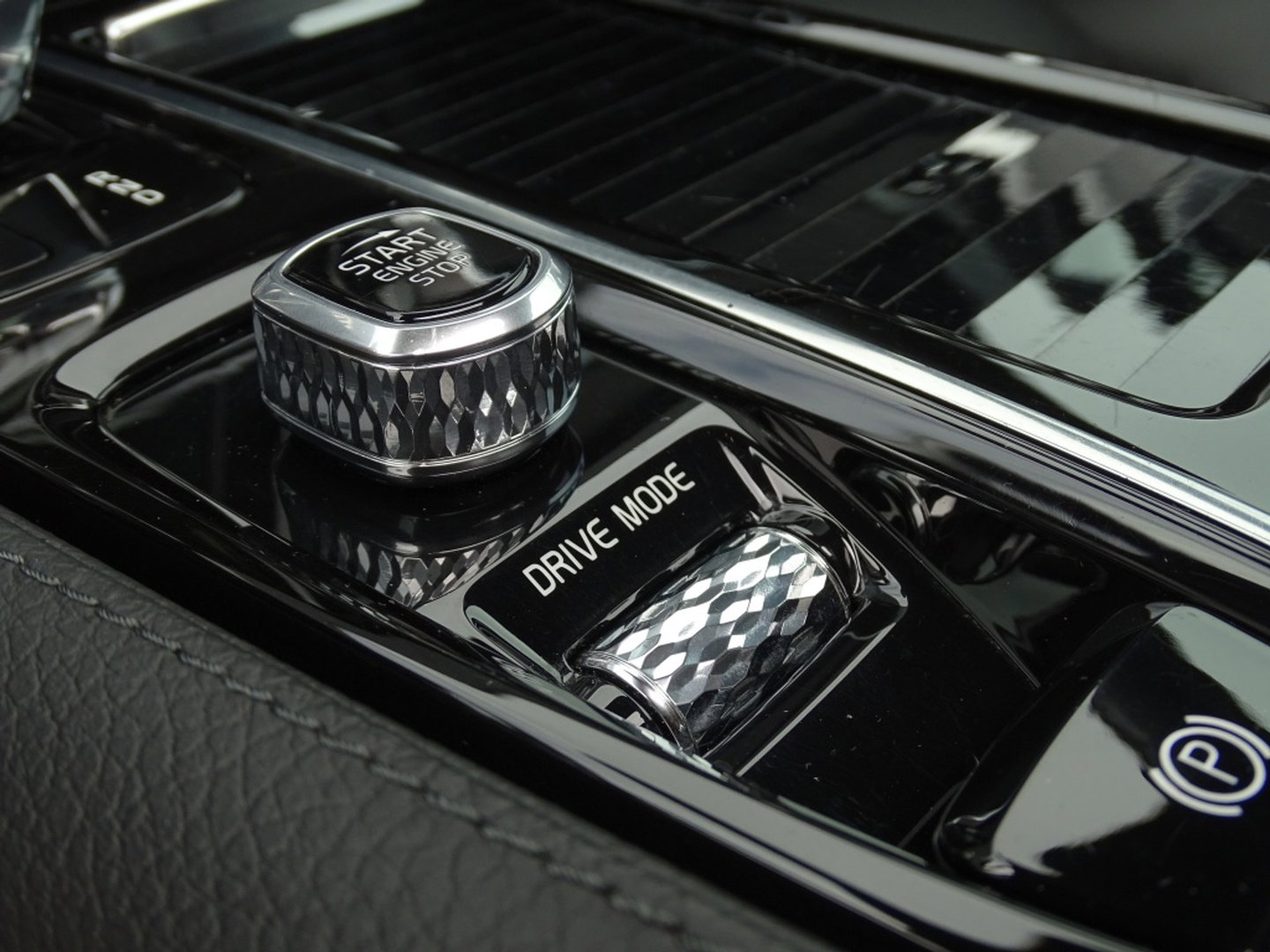 Volvo S60 T8 390PK TE / R-Design / Bowers&Wilkins / 360° / LED
