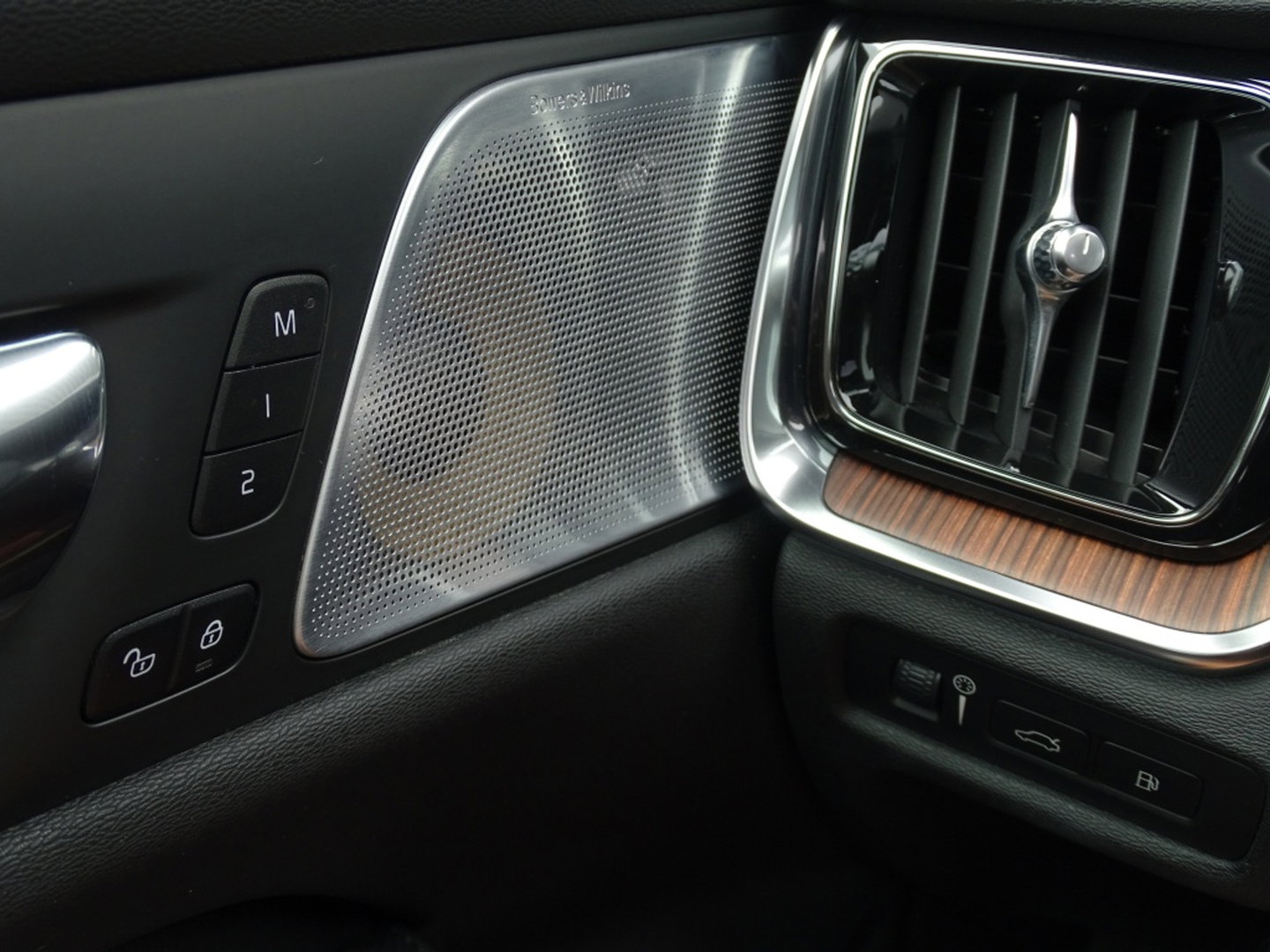 Volvo S60 T8 390PK TE / R-Design / Bowers&Wilkins / 360° / LED