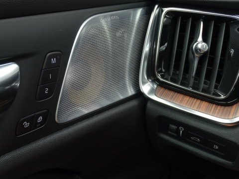 Volvo S60 T8 390PK TE / R-Design / Bowers&Wilkins / 360° / LED