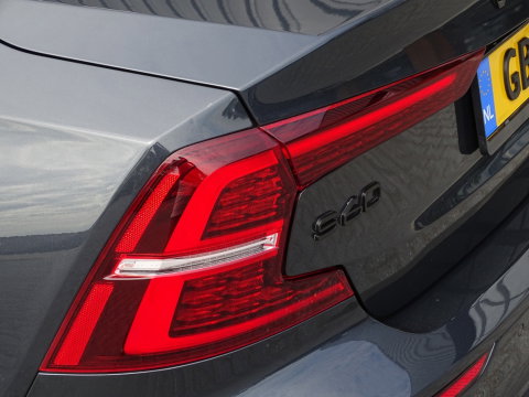 Volvo S60 T8 390PK TE / R-Design / Bowers&Wilkins / 360° / LED