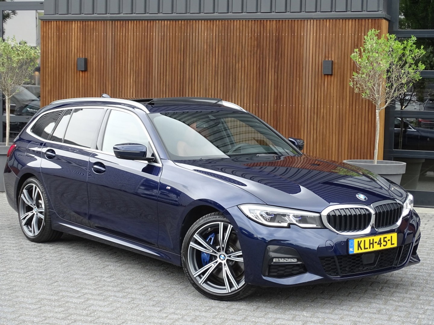 BMW 3 Serie touring 330e 292PK M-sport Individual / Laser / 360° / Pano / ACC / Meri