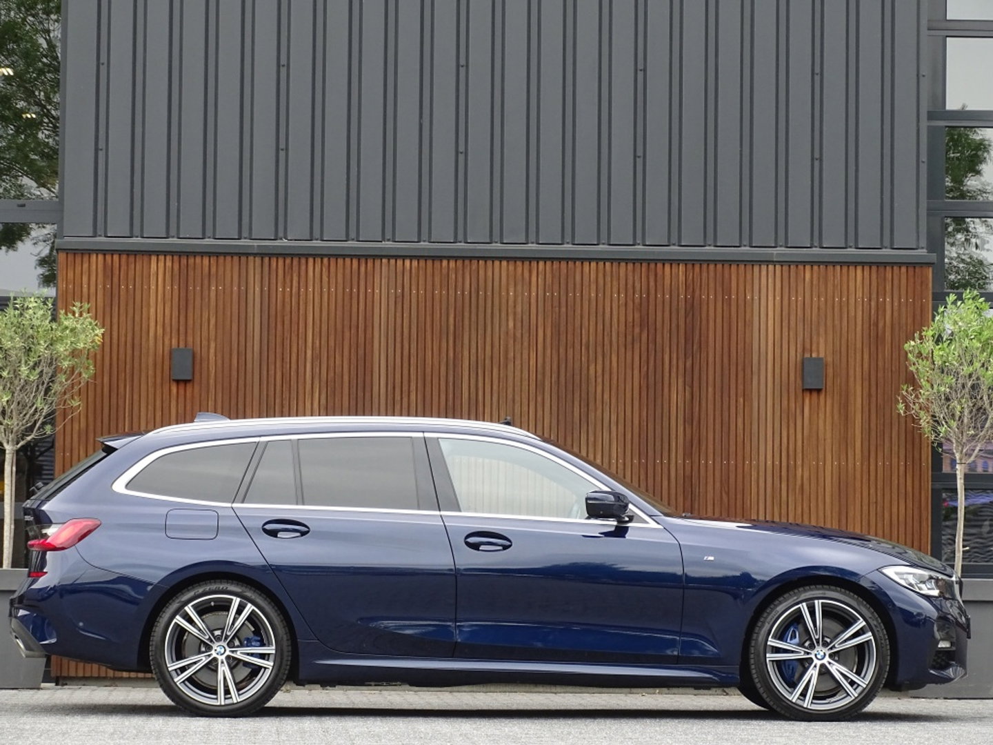 BMW 3 Serie touring 330e 292PK M-sport Individual / Laser / 360° / Pano / ACC / Meri