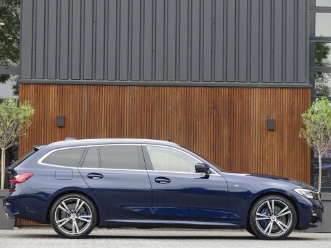 BMW 3 Serie touring 330e 292PK M-sport Individual / Laser / 360° / Pano / ACC / Meri