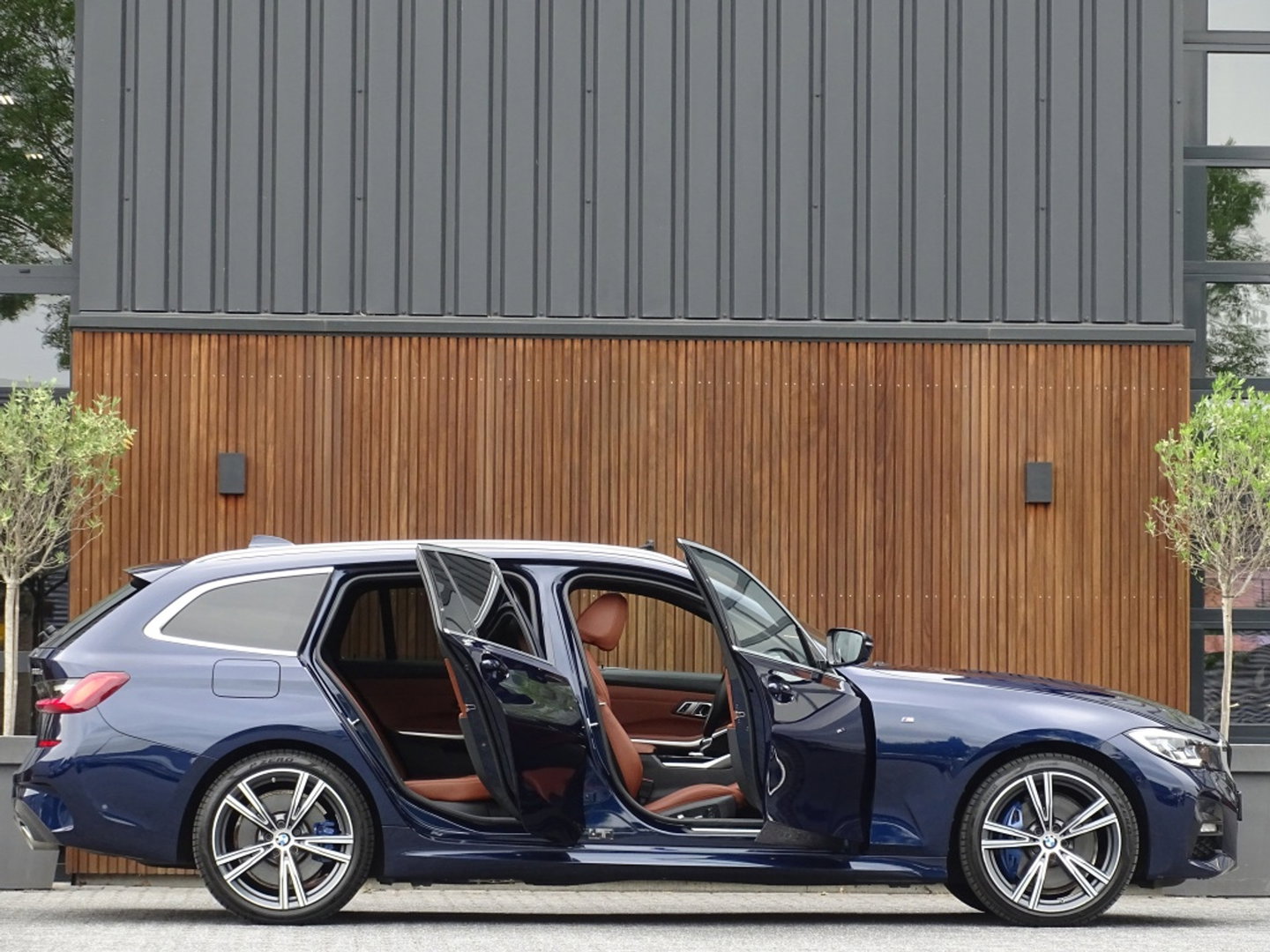BMW 3 Serie touring 330e 292PK M-sport Individual / Laser / 360° / Pano / ACC / Meri