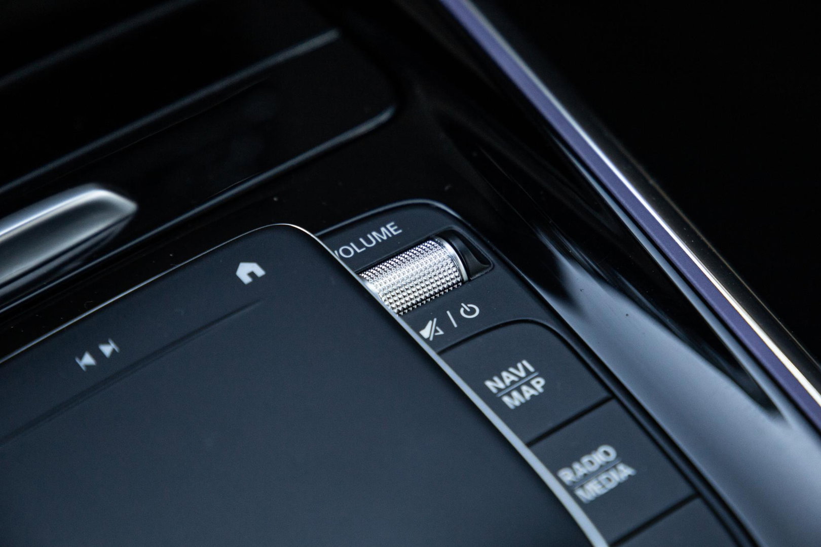 Mercedes-Benz B-Klasse 250 e Business Solution Luxury Limited CARPLAY / AMBILIGHT / STOELVERWARMING / CAMERA / DEALER ONDERHOUDEN