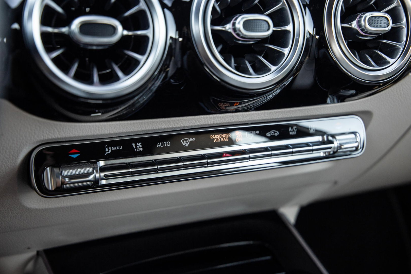 Mercedes-Benz B-Klasse 250 e Business Solution Luxury Limited CARPLAY / AMBILIGHT / STOELVERWARMING / CAMERA / DEALER ONDERHOUDEN