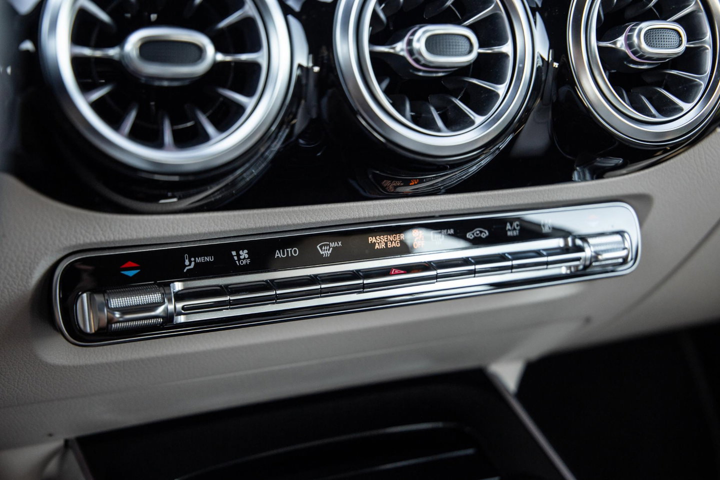 Mercedes-Benz B-Klasse 250 e Business Solution Luxury Limited CARPLAY / AMBILIGHT / STOELVERWARMING / CAMERA / DEALER ONDERHOUDEN