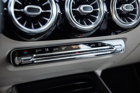 Mercedes-Benz B-Klasse 250 e Business Solution Luxury Limited CARPLAY / AMBILIGHT / STOELVERWARMING / CAMERA / DEALER ONDERHOUDEN