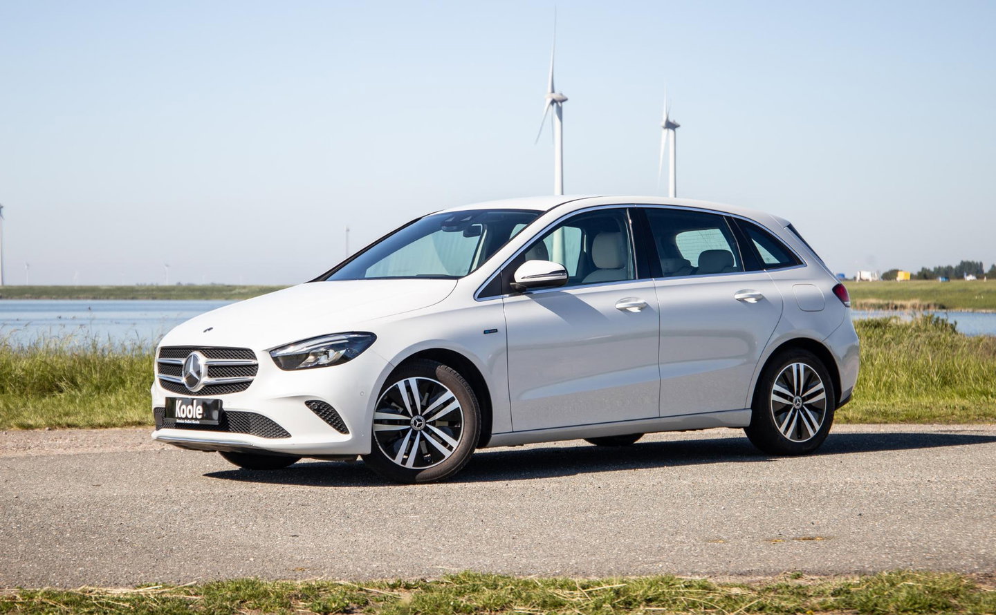 Mercedes-Benz B-Klasse 250 e Business Solution Luxury Limited CARPLAY / AMBILIGHT / STOELVERWARMING / CAMERA / DEALER ONDERHOUDEN