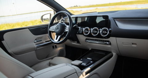 Mercedes-Benz B-Klasse 250 e Business Solution Luxury Limited CARPLAY / AMBILIGHT / STOELVERWARMING / CAMERA / DEALER ONDERHOUDEN