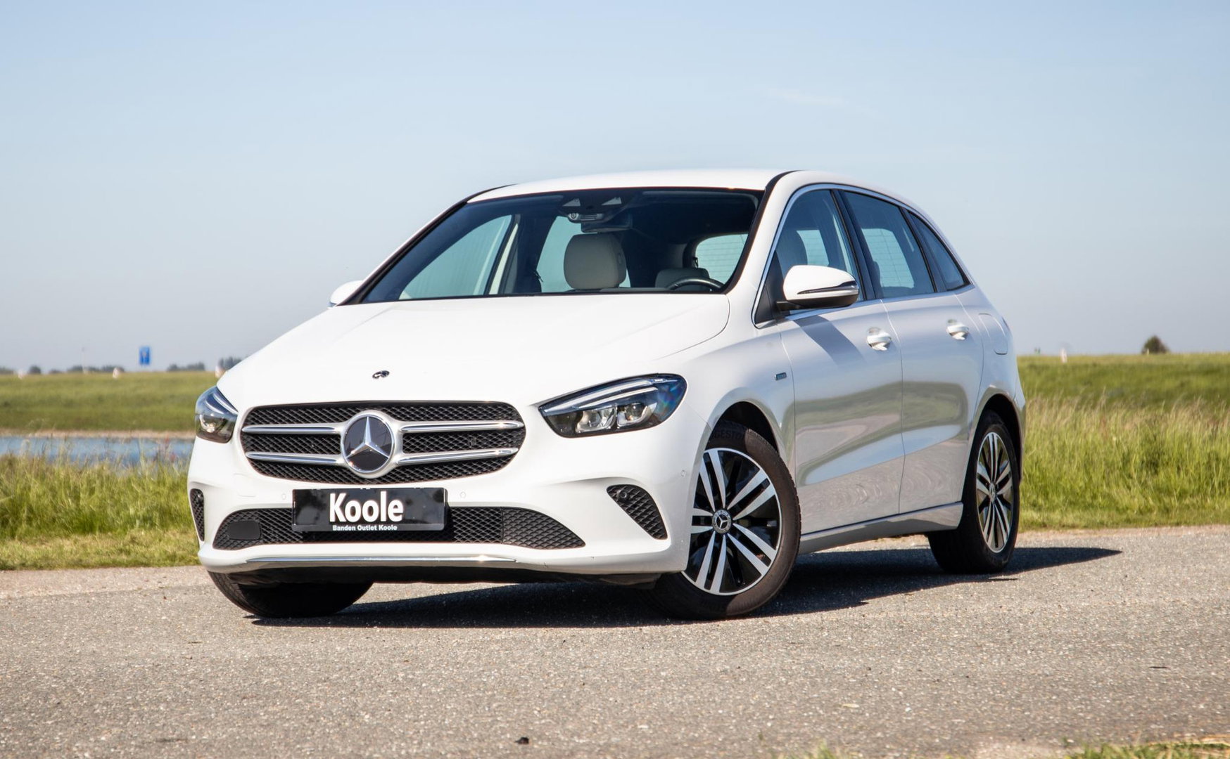 Mercedes-Benz B-Klasse 250 e Business Solution Luxury Limited CARPLAY / AMBILIGHT / STOELVERWARMING / CAMERA / DEALER ONDERHOUDEN