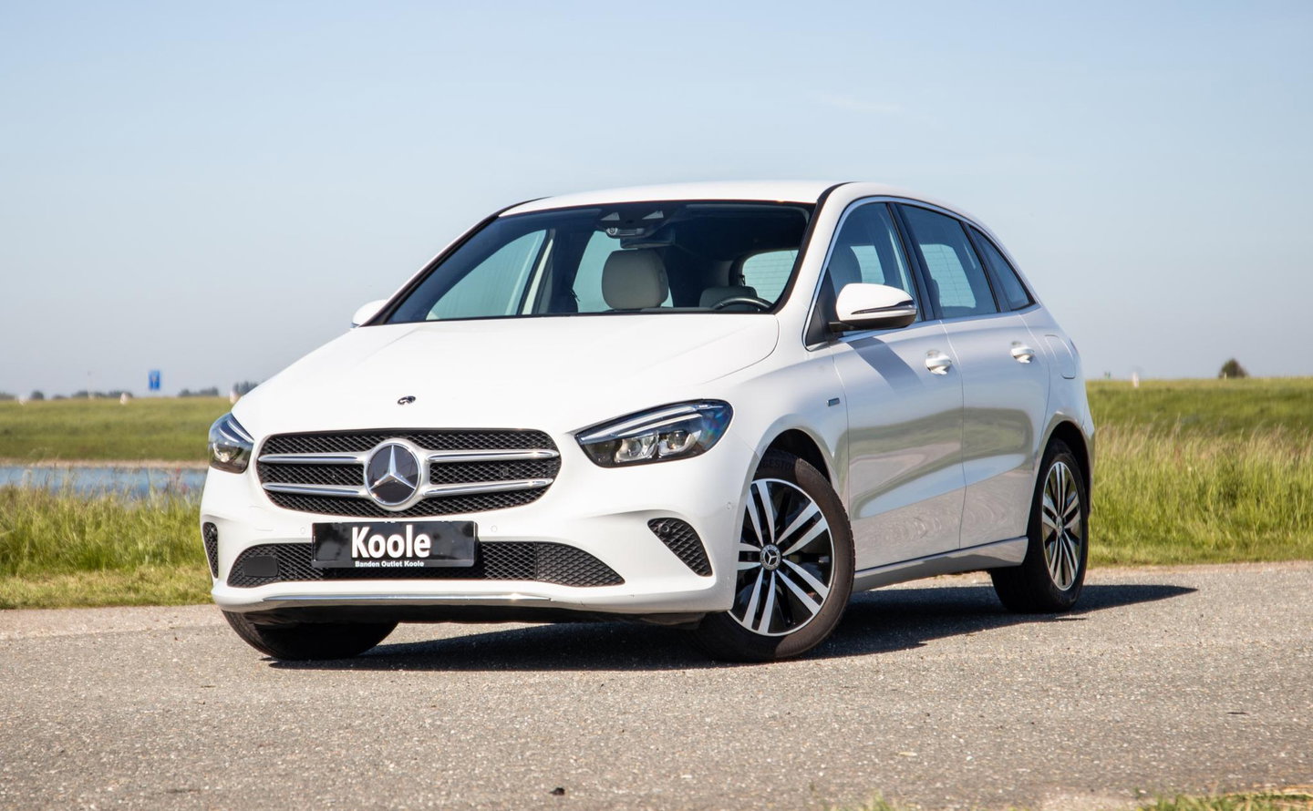 Mercedes-Benz B-Klasse 250 e Business Solution Luxury Limited CARPLAY / AMBILIGHT / STOELVERWARMING / CAMERA / DEALER ONDERHOUDEN