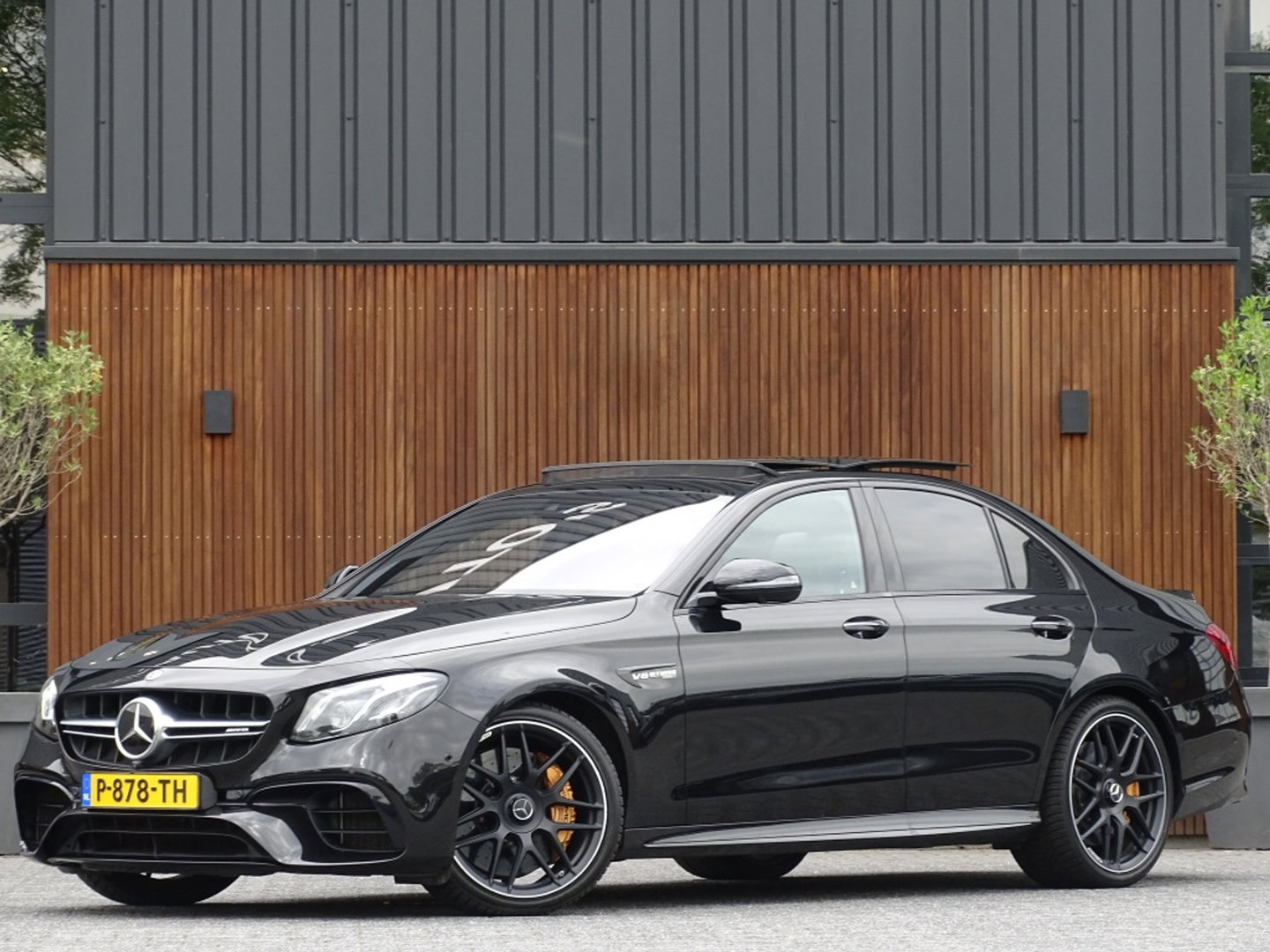 Mercedes-Benz E-Klasse 63S AMG 613PK V8 4-Matic / Burmester 4D / Carbon / AMG Ceramic b