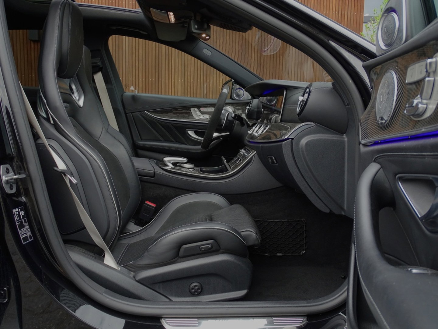 Mercedes-Benz E-Klasse 63S AMG 613PK V8 4-Matic / Burmester 4D / Carbon / AMG Ceramic b
