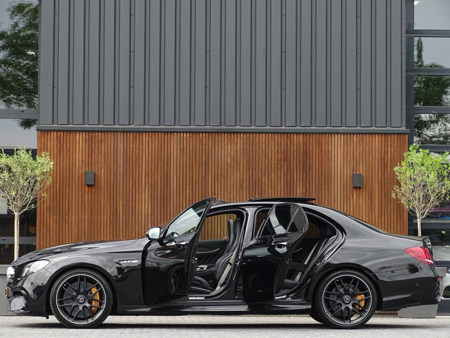 Mercedes-Benz E-Klasse 63S AMG 613PK V8 4-Matic / Burmester 4D / Carbon / AMG Ceramic b