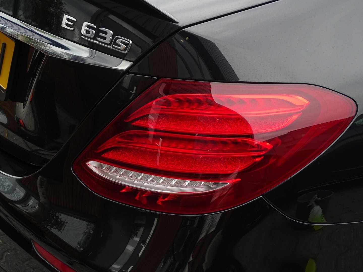 Mercedes-Benz E-Klasse 63S AMG 613PK V8 4-Matic / Burmester 4D / Carbon / AMG Ceramic b