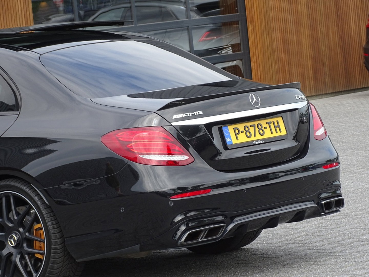 Mercedes-Benz E-Klasse 63S AMG 613PK V8 4-Matic / Burmester 4D / Carbon / AMG Ceramic b