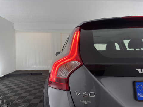 Volvo V60 Cross Country 2.0 D3 Momentum Business *LEATHER | NAVI-FULLMAP | CAMERA | TOWBAR | HEATED-COMFORTSEATS | 17''ALU*
