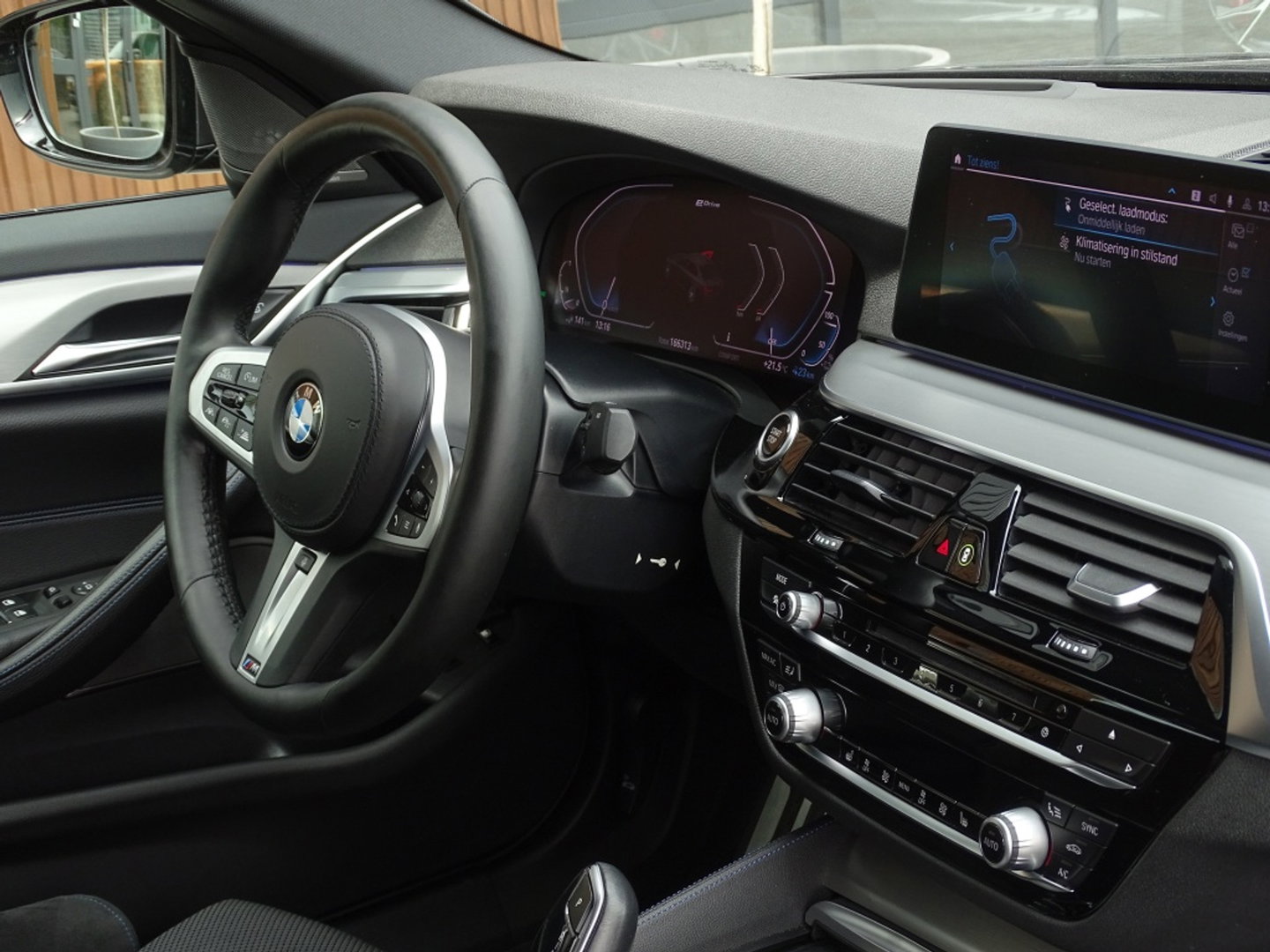 BMW 5 Serie 530e xD 292PK iPerf / H. Exe / M Individual / LED