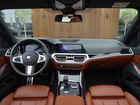 BMW 3 Serie touring 330e 292PK M-sport Individual / Laser / 360° / Pano / ACC / Meri