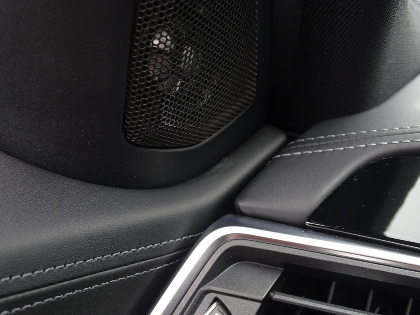 BMW 3 Serie touring 330e 292PK M-sport Individual / Laser / 360° / Pano / ACC / Meri
