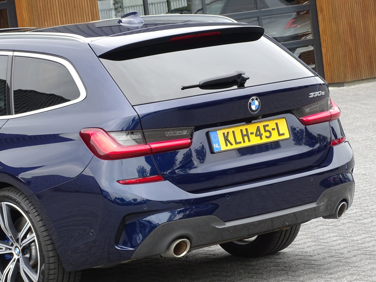 BMW 3 Serie touring 330e 292PK M-sport Individual / Laser / 360° / Pano / ACC / Meri