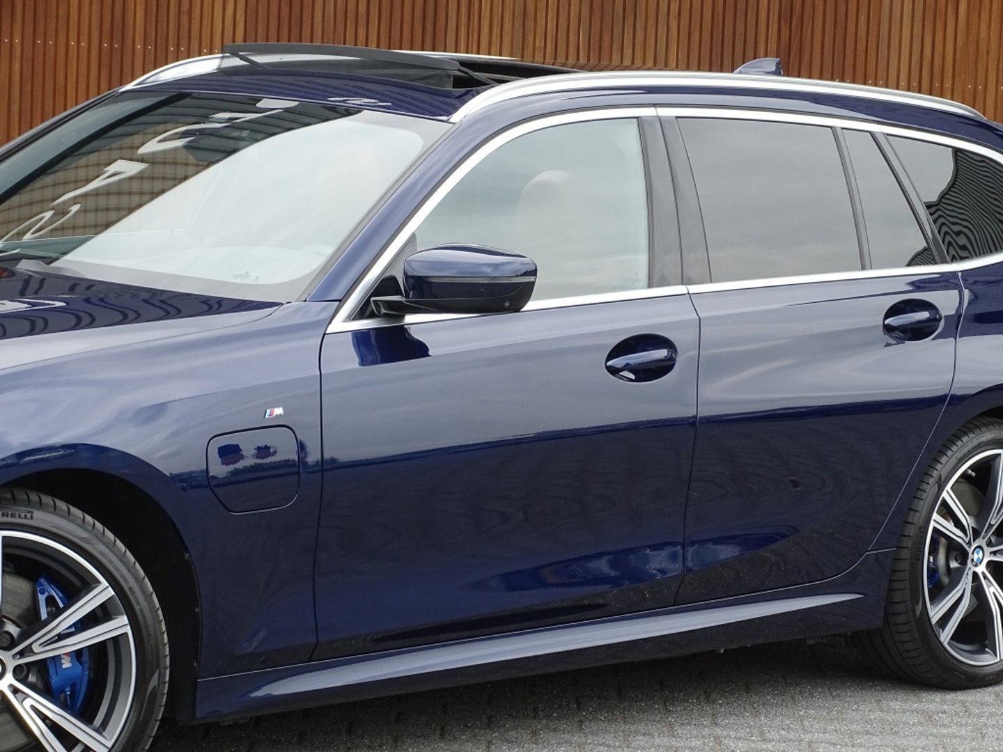 BMW 3 Serie touring 330e 292PK M-sport Individual / Laser / 360° / Pano / ACC / Meri