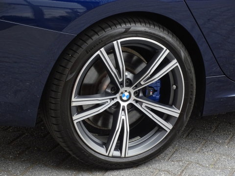 BMW 3 Serie touring 330e 292PK M-sport Individual / Laser / 360° / Pano / ACC / Meri