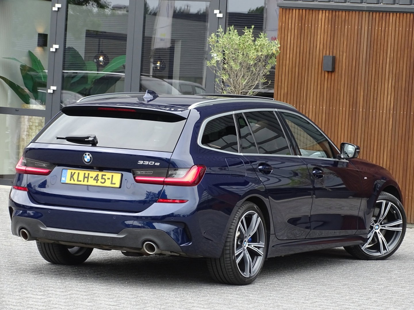 BMW 3 Serie touring 330e 292PK M-sport Individual / Laser / 360° / Pano / ACC / Meri