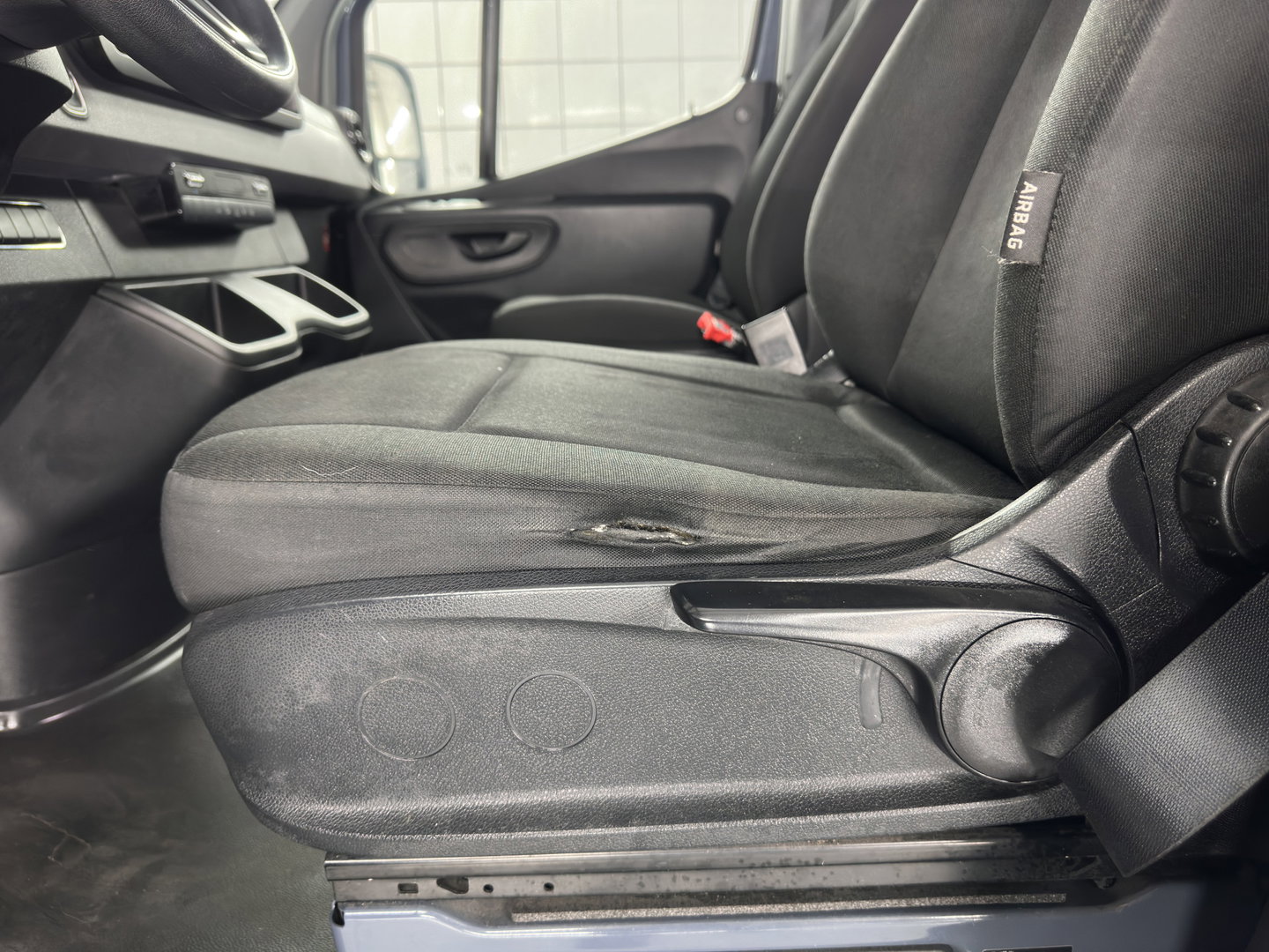 Mercedes-Benz eSprinter L2 H2 {SoH-100%} Aut. *ECC | KEYLESS | CAMERA | RADIO | HEATED-SEAT | CCS-FASTLOADER*