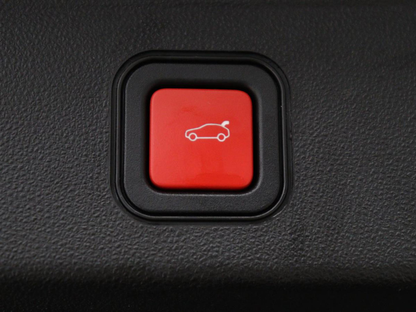 Jeep Avenger Avenger 54 kWh SOH 95,4% | Digital cockpit | Navi | Adaptive cruise | Camera | Climate control | Carplay | Dodehoek detectie | Stoelverwarming