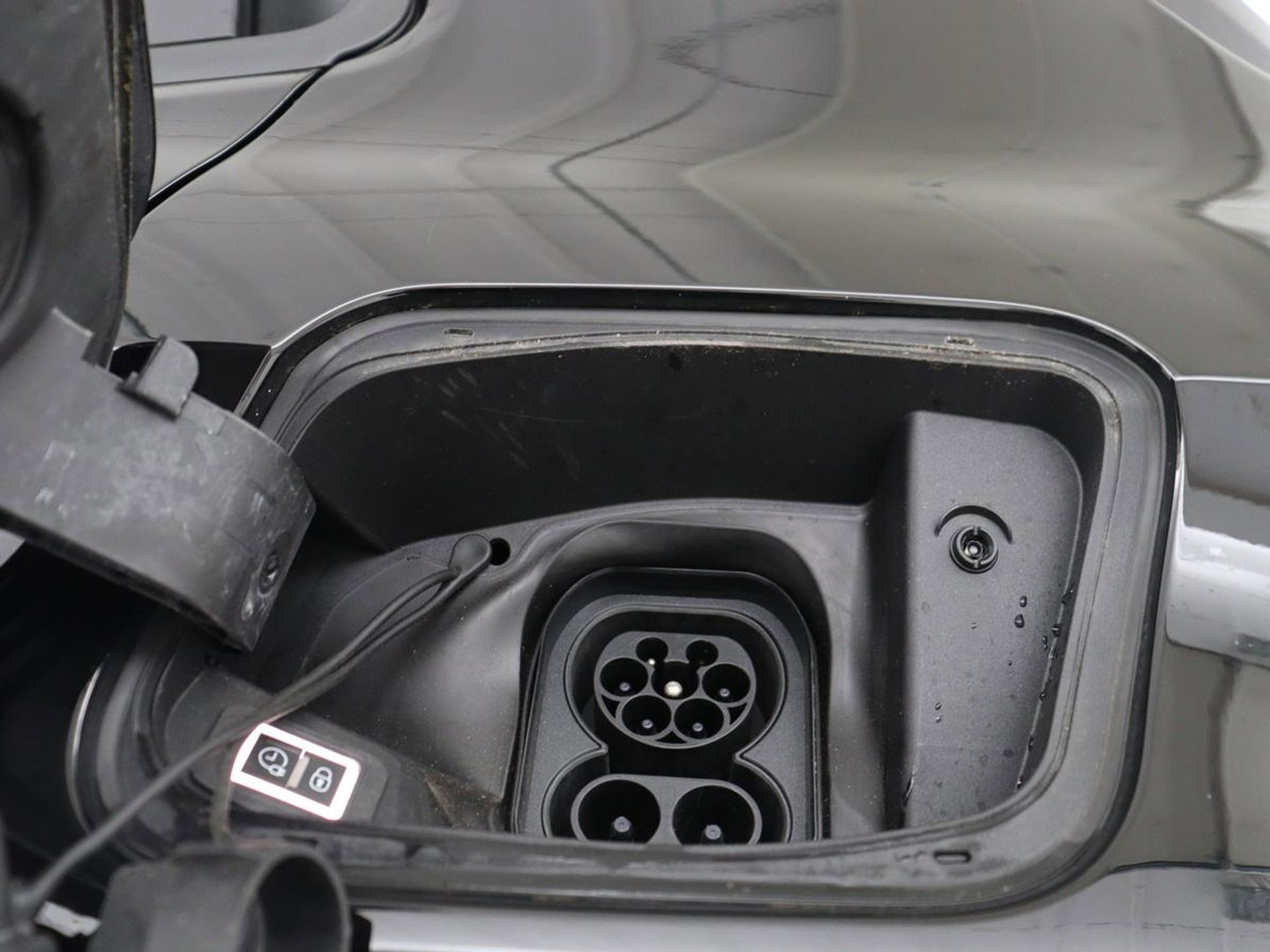 Jeep Avenger Avenger 54 kWh SOH 95,4% | Digital cockpit | Navi | Adaptive cruise | Camera | Climate control | Carplay | Dodehoek detectie | Stoelverwarming
